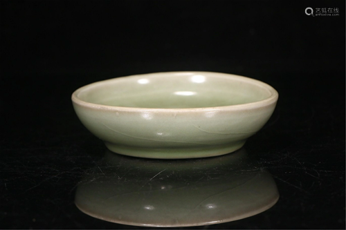 A LONGQUAN TYPE INCISED DEER CELADON PLATE