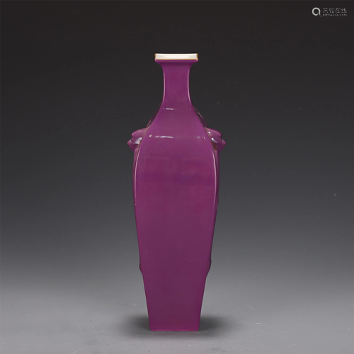 A PURPLE GLAZE SQUARE VASE WITH DOUBLE HANDLES