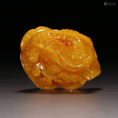 A CLOUDY AMBER CARVED DECORATION