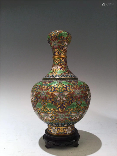 A GOLD GROUND CLOISONNE GARLIC HEAD VASE