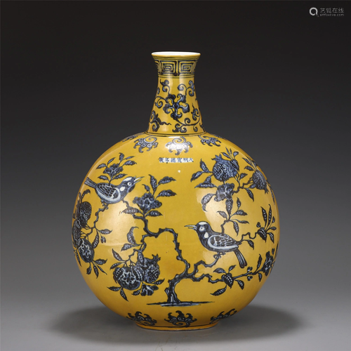 A YELLOW GROUND BLUE AND WHITE VASE