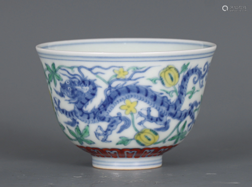 A BLUE AND WHITE DOUCAI DRAGON BOWL