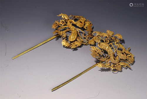 PAIR OF HARD-STONES INLAID GOLD HAIRPINS