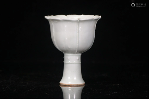 A SHUFU TYPE GLAZE PORCELAIN STEM CUP