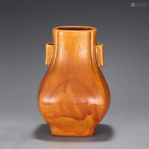 A YELLOW GLAZE PORCELAIN ARROW VASE