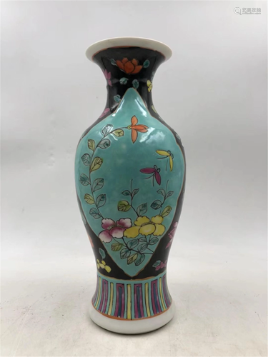 A FAMILLE ROSE BUTTERFLY-AND-FLOWERS PORCELAIN VASE