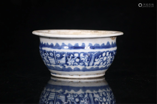 A BLUE AND WHITE PORCELAIN FLOWER POT