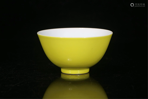 A YELLOW GLAZE AND FAMILLE ROSE FLORAL BOWL