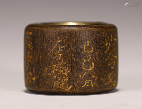 AN INSCRIBED CHENXIANG WOOD THUMB RING