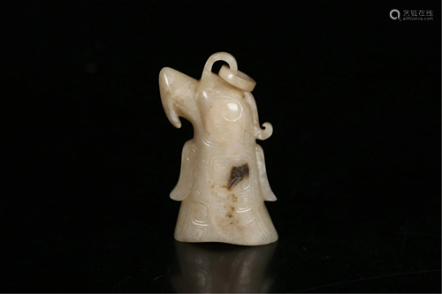 A JADE CARVING OF EAGLE HEAD