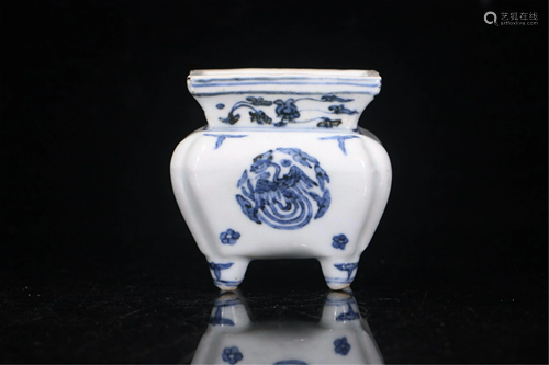 A BLUE AND WHITE PHOENIX FOUR-FOOTED CENSER