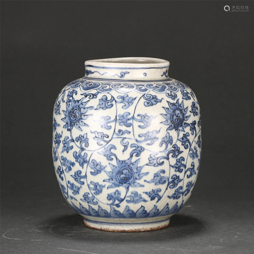 A BLUE AND WHITE FLORAL PORCELAIN JAR