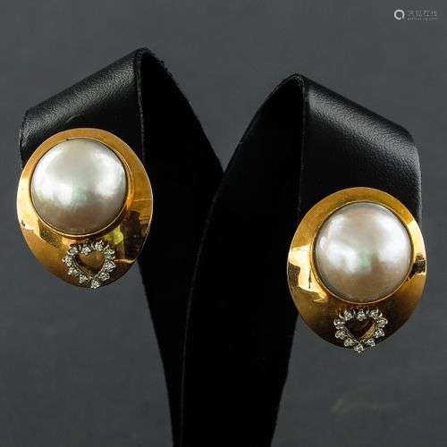 A Pari of 14KG Diamond and Pearl Earrings