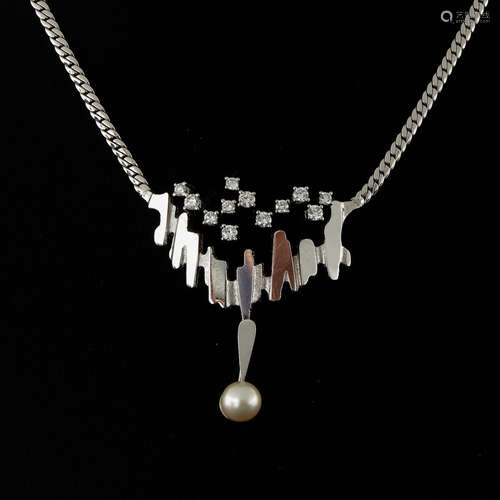 A 14KG Diamond Necklace