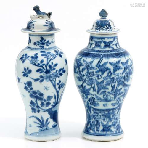 A Lot of 2 Garniture Vases