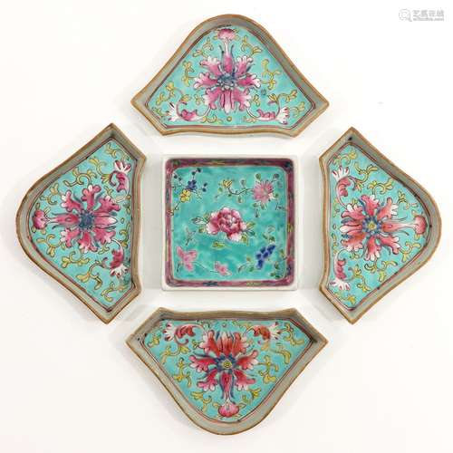 A 5 Piece Famille Rose Tray