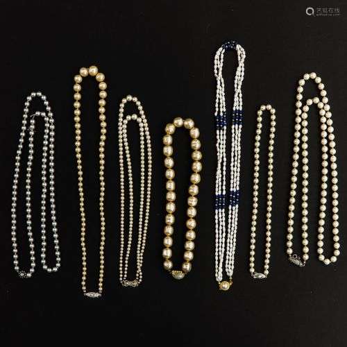 A Collection of 7 Pearl Necklaces