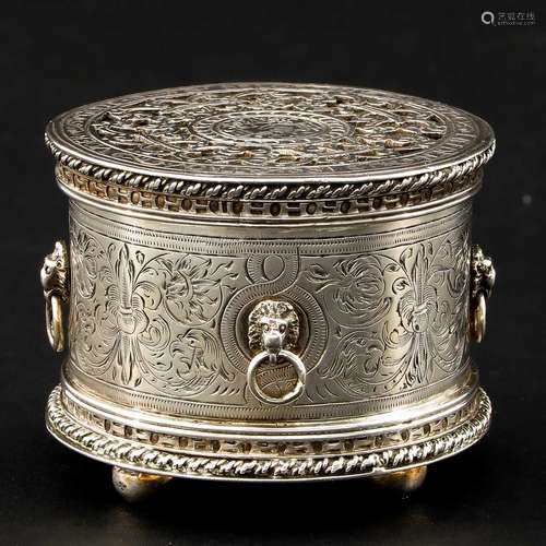 A Dutch Silver Box - Knottendoosje