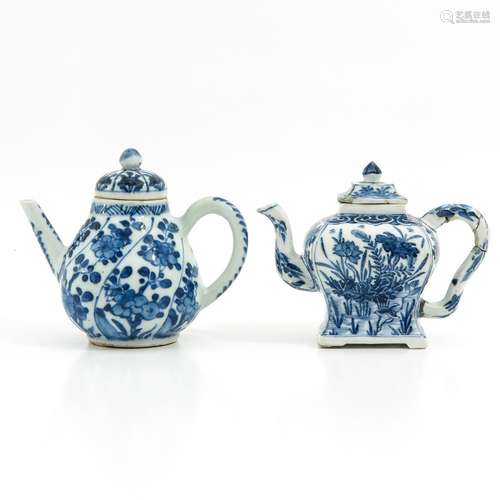 A Lot of 2 Blue and White Teapots