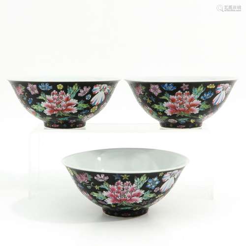 A Series of 3 Famille Noir Decor Bowls