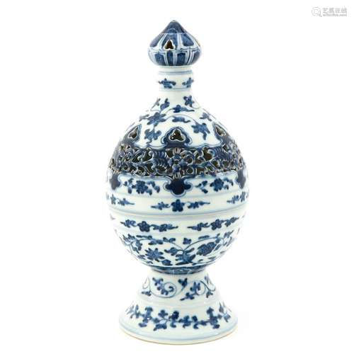 A Blue and White Censer with Cover