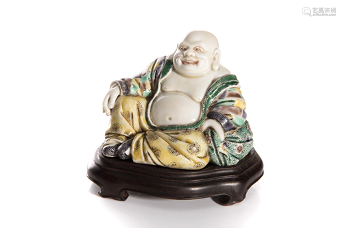 FAMILLE VERTE SEATED HAPPY BUDDHA