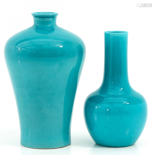 A Lot of 2 Vases