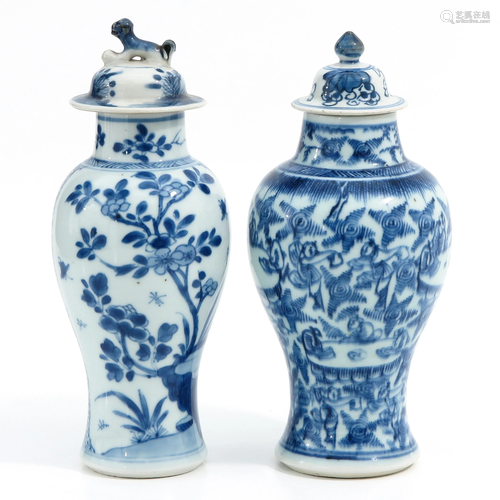 A Lot of 2 Garniture Vases