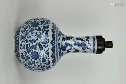 chinese blue and white  porcelain vase