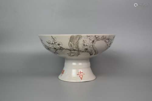 chinese grisaille-decorated porcelain dish