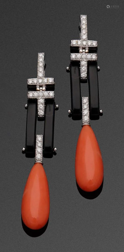 Paar elegante Pendeloque-Ohrgehänge im Stil der
