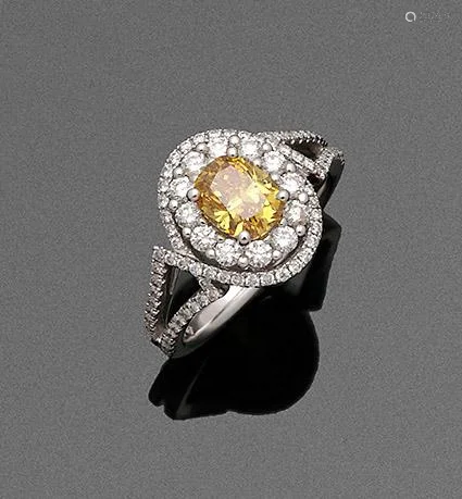 Eleganter Fancy-Vivid-Yellow-Diamantring