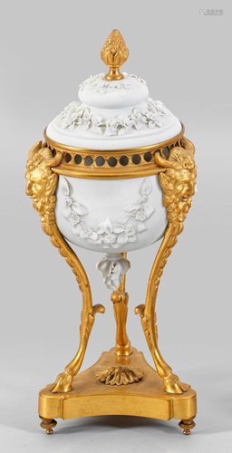 Louis XVI Potpourri-Deckelvase mit aufgelegtem Blü