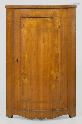 Biedermeier-Eckschrank