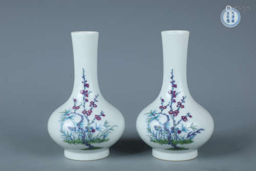 A Pair of Doucai Flower Pear-Shaped Vase