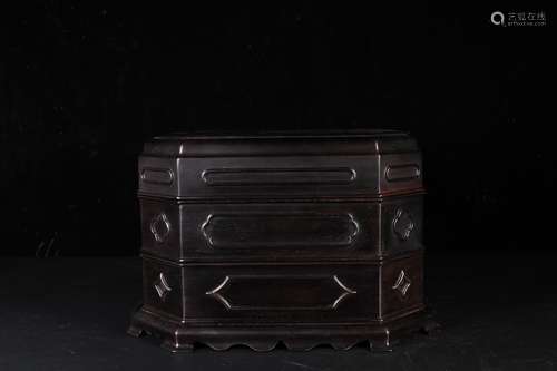 An Red Sandalwood Box with Cover