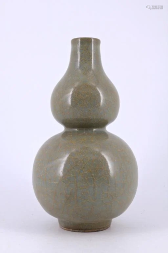 Song Porcelain GuanYao Gourd Vase