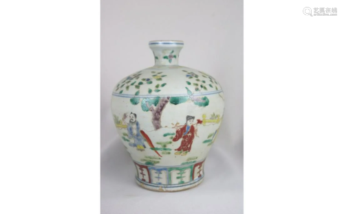 Chinese Wucai Porcelain Vase