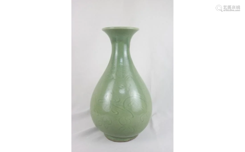 Chinese Green Ground Porcelain Vase