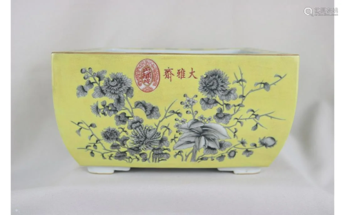 Chinese Yellow Ground and Grisaille Painting Flower Pot