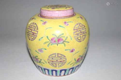 黄釉寿桃纹茶叶盖罐