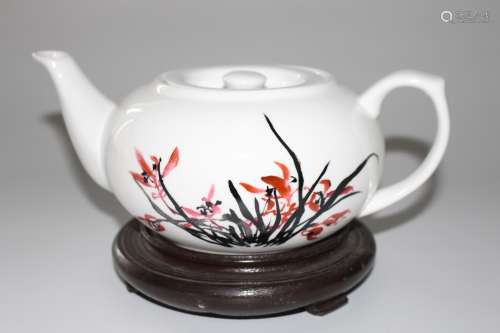八十年代粉彩兰花纹茶壶（带木地垫）