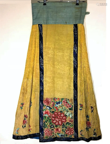 A Chinese Imperial Stitch Silk Skirt, Qing Dynasty