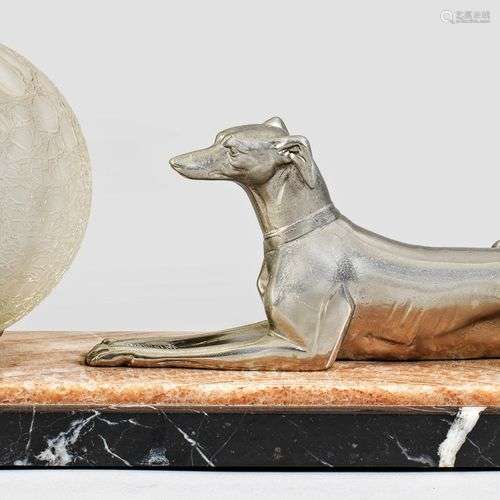 Figürliche Art Déco-Tischlampe mit Windhund