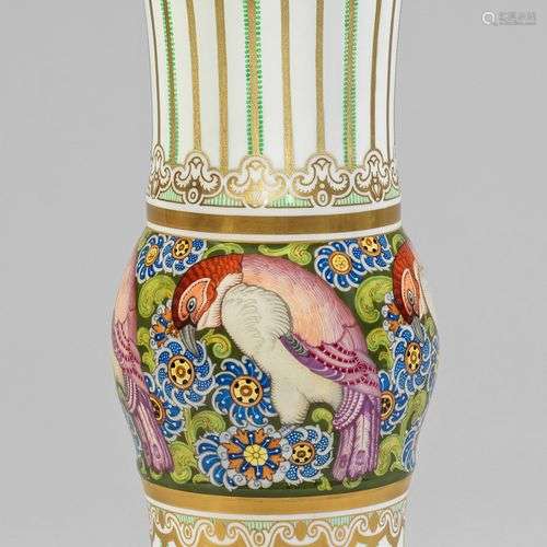 Prächtige Jugendstil-Flötenvase mit Papageiendekor