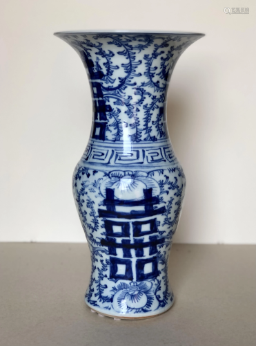A Fine Chinse Blue and White Yenyen Vase, Qing