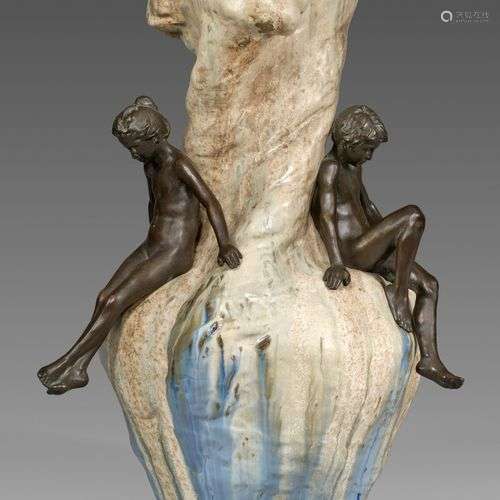 Bedeutende skulpturale Jugendstil-Vase mit Kinderfiguren