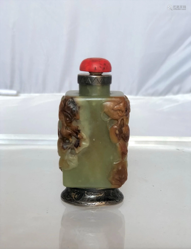 A Chinese Pale Yellow Jade Snuff Bottle with Silver