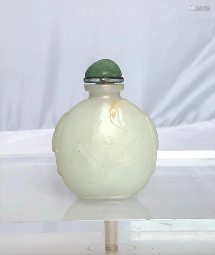 A Chinese White Jade Snuff Bottle, 19th century