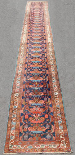 Narrow Hamadan runner. Persian carpet, rug. Iran.